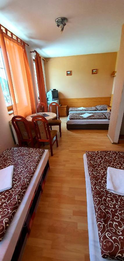 Penzion Highway Hotel Rózsahegy Kültér fotó