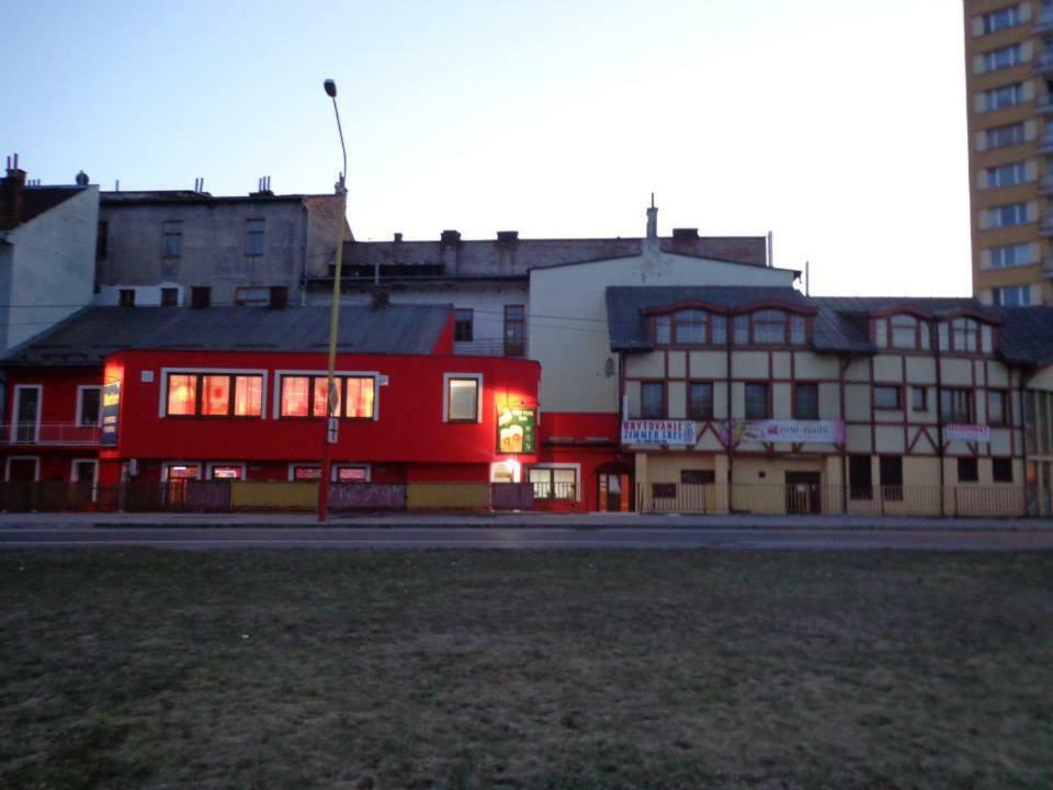 Penzion Highway Hotel Rózsahegy Kültér fotó
